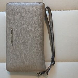 Michael kors wrist wallet